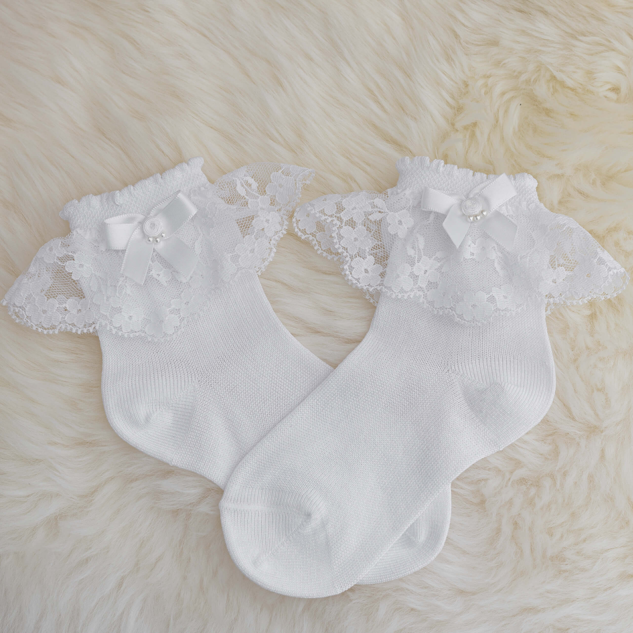 white girls ankle sock with lace and pearls